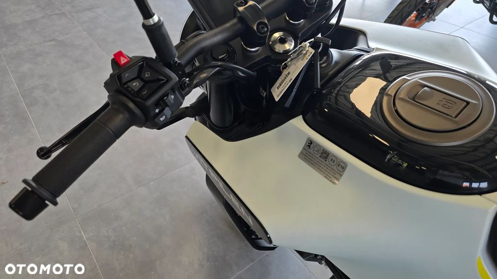 Husqvarna Vitpilen - 16