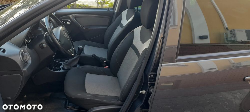 Dacia Duster 1.6 SCe Laureate S&S - 13