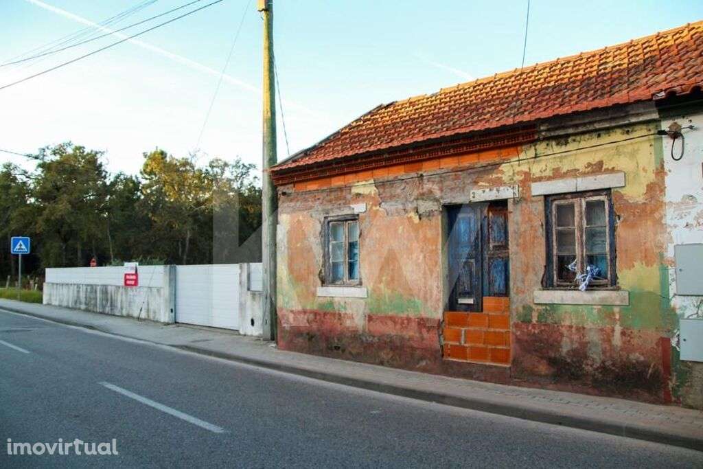 Moradia para restauro com terreno 950m2 - Gaeiras | Marinha Grande - Grande imagem: 2/8