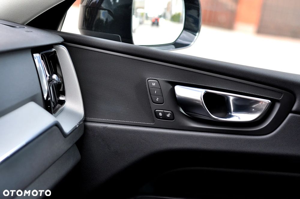 Volvo XC 60 B4 D Geartronic RDesign - 24