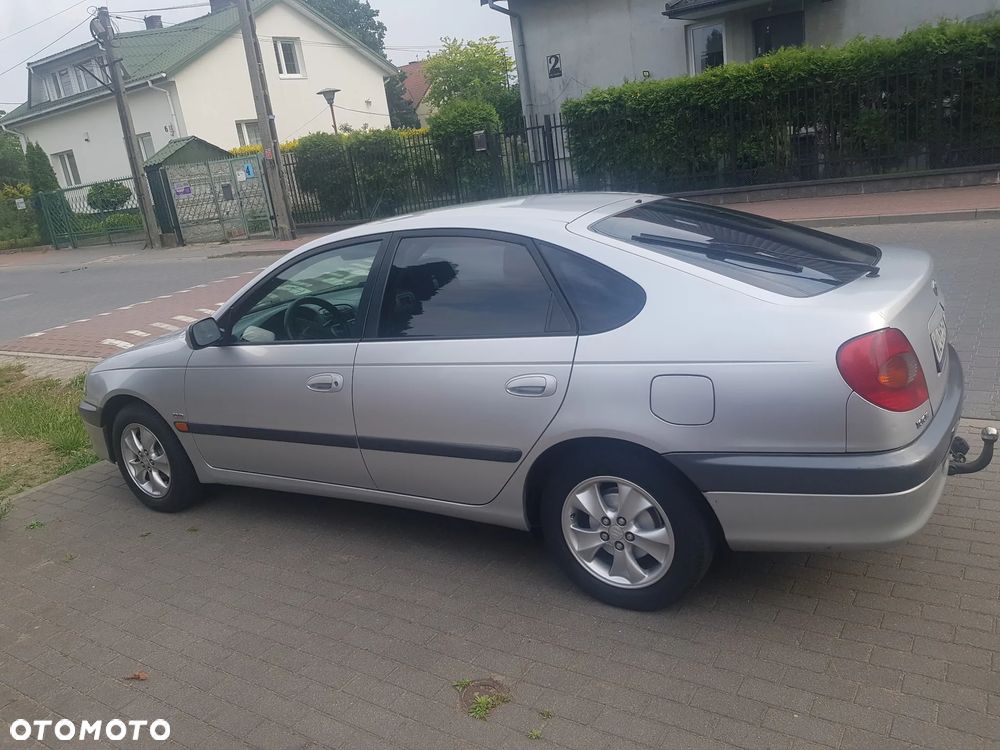 Toyota Avensis - 7
