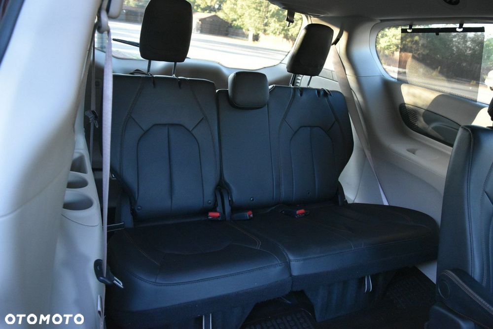 Chrysler Pacifica - 13