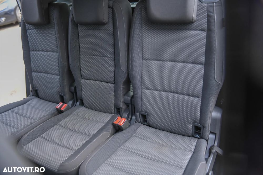 Volkswagen Touran - 19