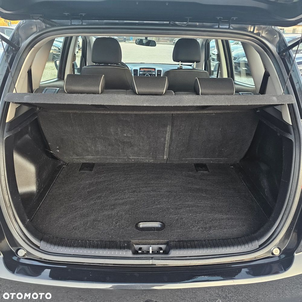 Kia Venga - 11