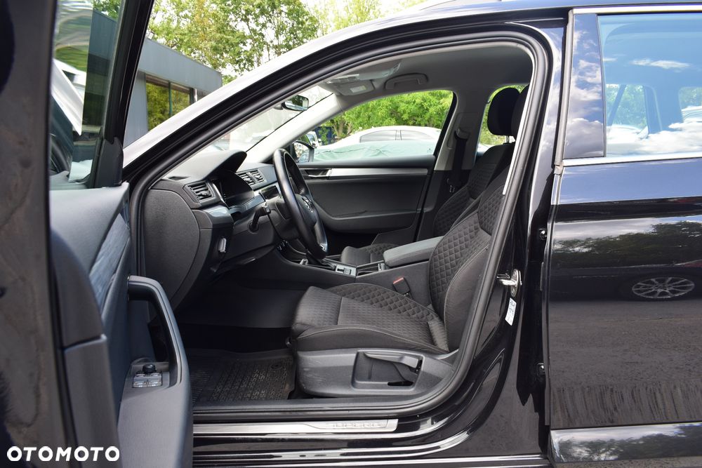 Skoda Superb 2022 photo 5