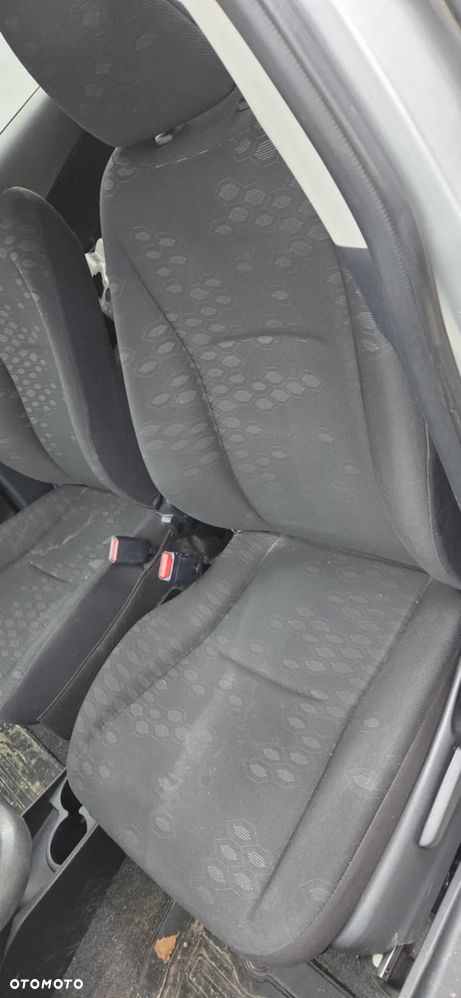 TOYOTA VERSO S fotel lewy lub prawy przód europa - 2