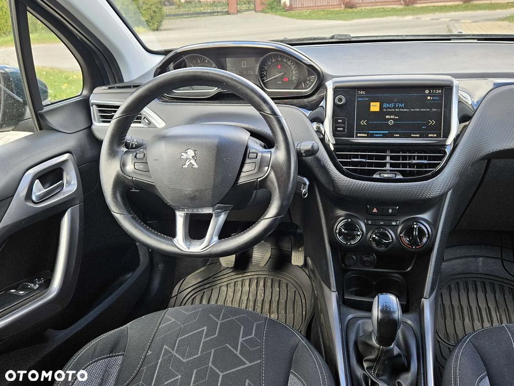 Peugeot 2008 1.2 Pure Tech Style S&S - 7