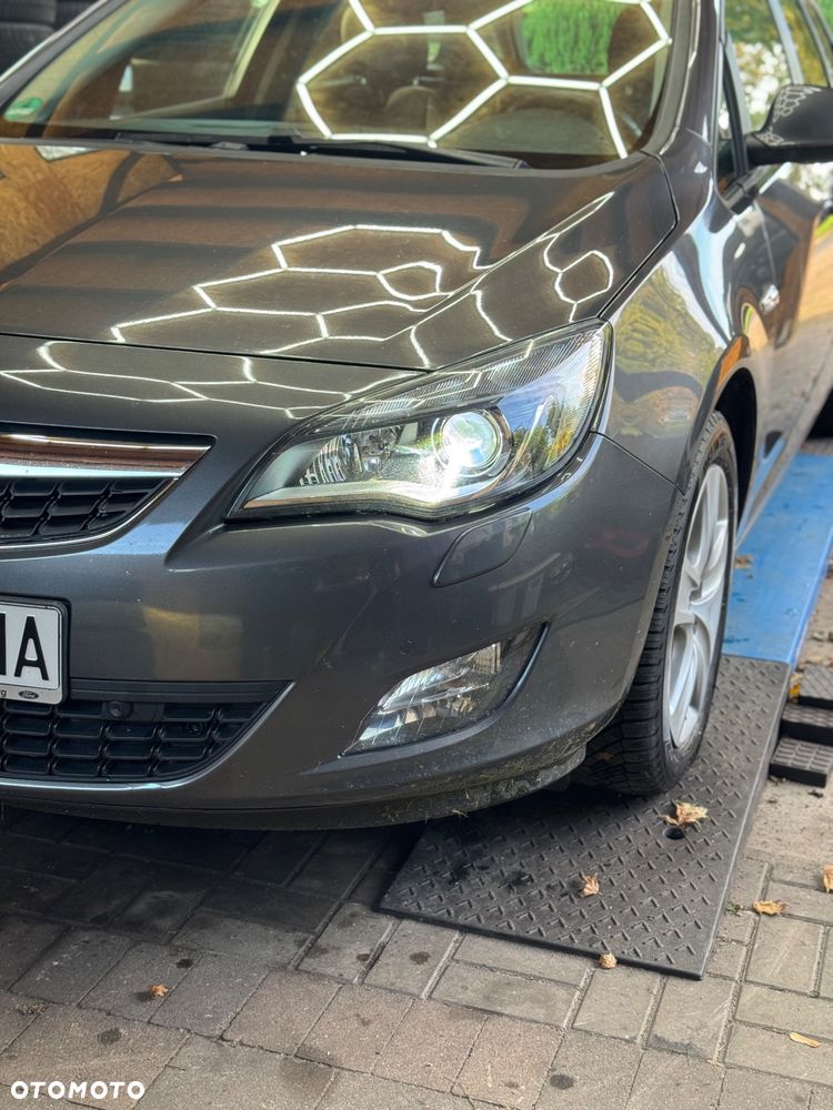 Opel Astra 2011 photo 4
