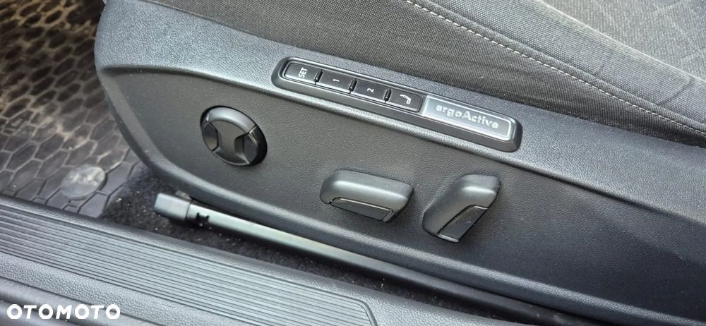 Volkswagen Golf VIII 2.0 TDI Life DSG - 22