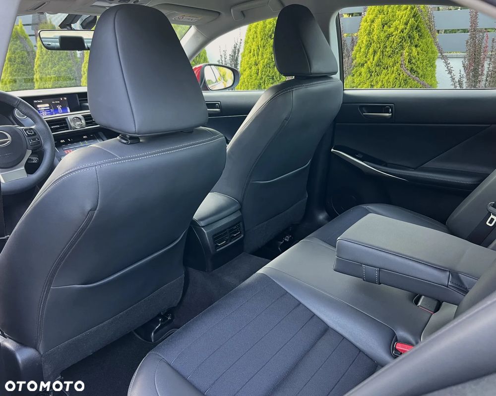 Lexus IS 200t F Sport - 12