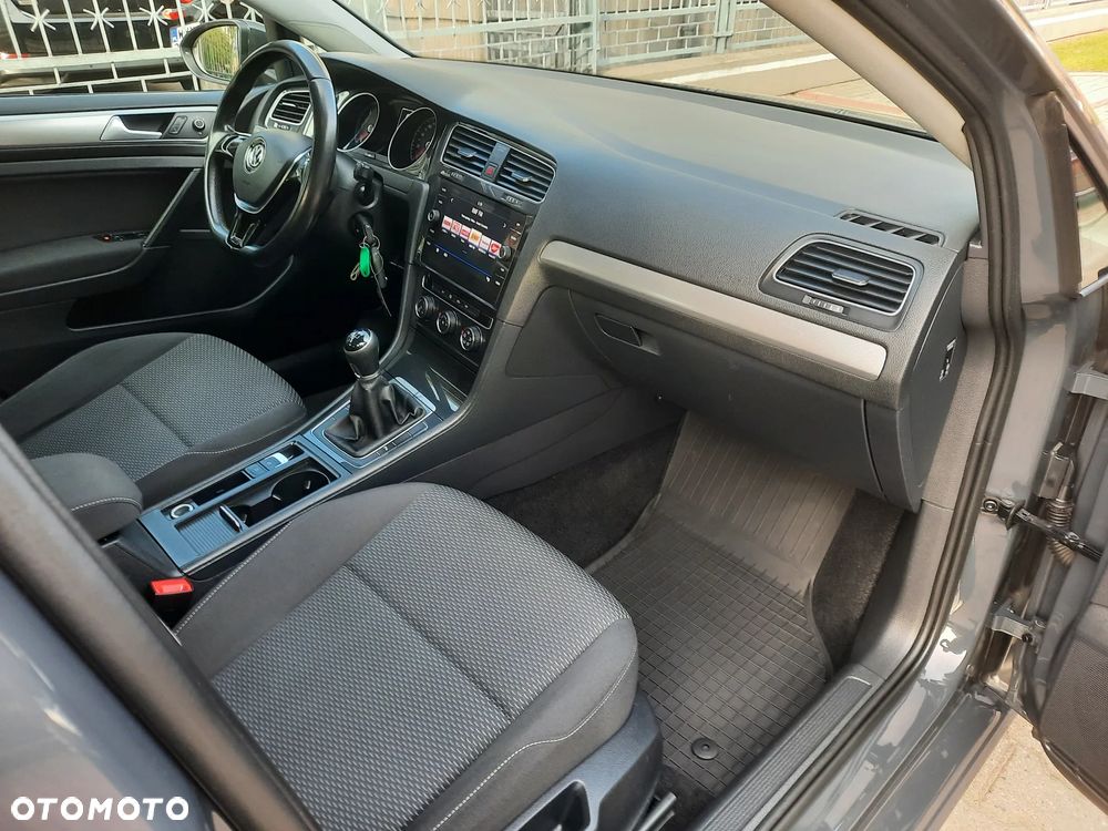 Volkswagen Golf - 26