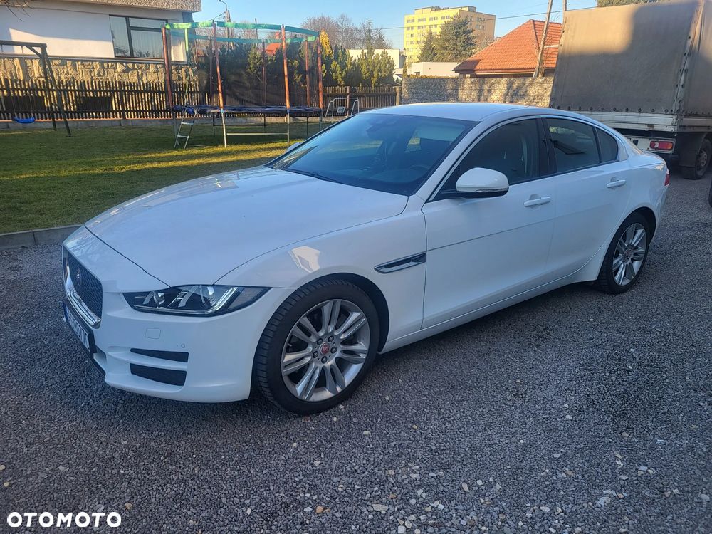 Jaguar XE 20t Portfolio - 1