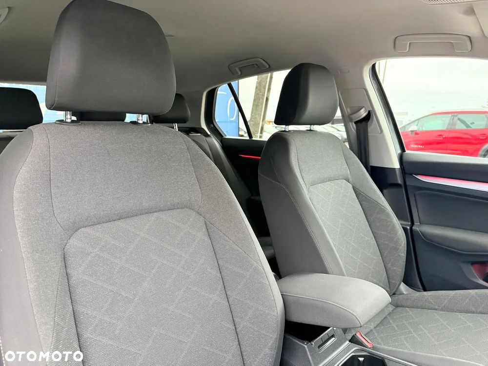 Volkswagen Golf 1.5 eTSI OPF DSG Active - 18
