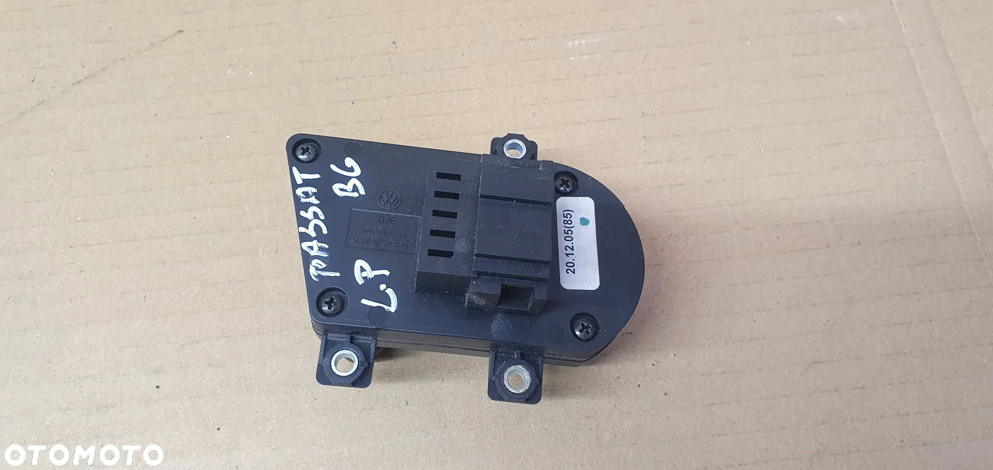 Panel przełącznik regulacji fotela kierowcy lewy VW Passat B6 3C0959777 - 4