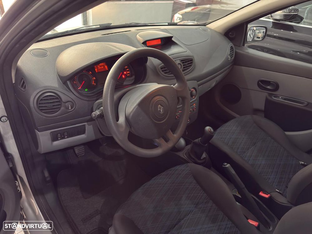 Renault Clio 1.2 16V Confort - 22