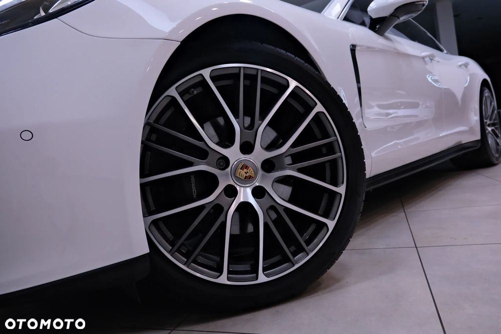 Porsche Panamera 4 Platinum Edition - 20