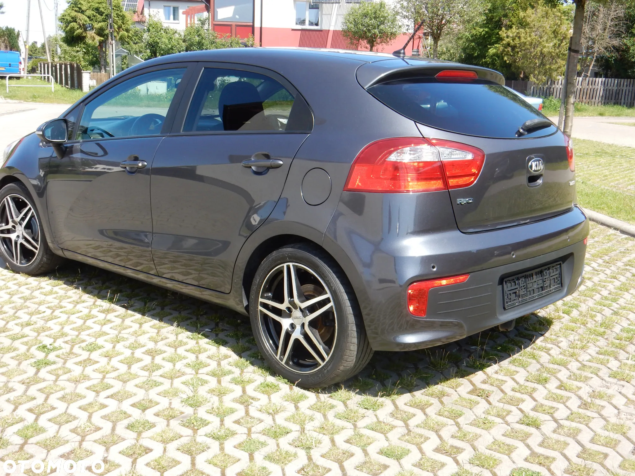 Kia Rio - 4
