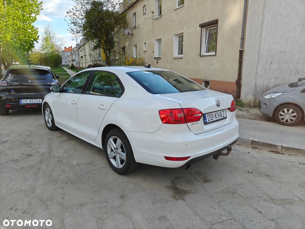 Volkswagen Jetta 1.6 TDI Comfortline DSG - 5