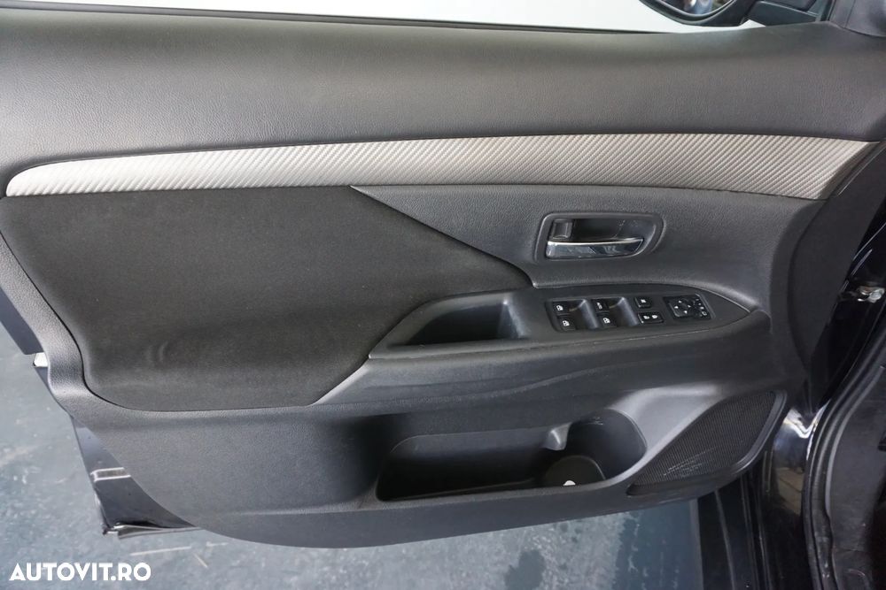 Mitsubishi Outlander 2.2 DI-D 4WD Automatik Plus - 14