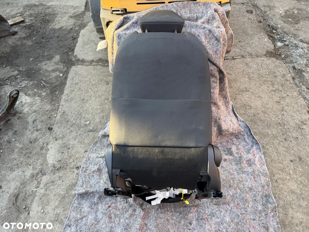 Fotele przód tył kanapa komplet Toyota Corolla Cross 2025r - 17