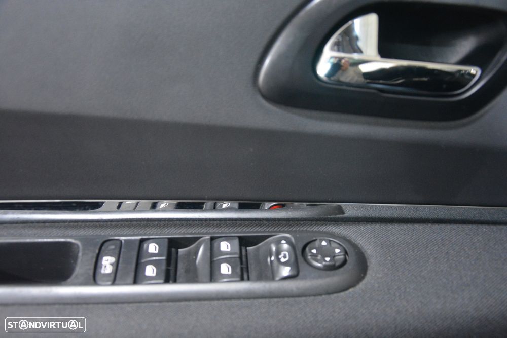 Peugeot 3008 1.6 HDi Allure - 17