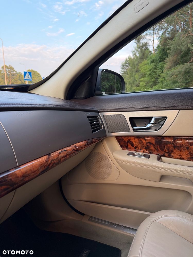 Jaguar XF 3.0 V6 Luxury - 22
