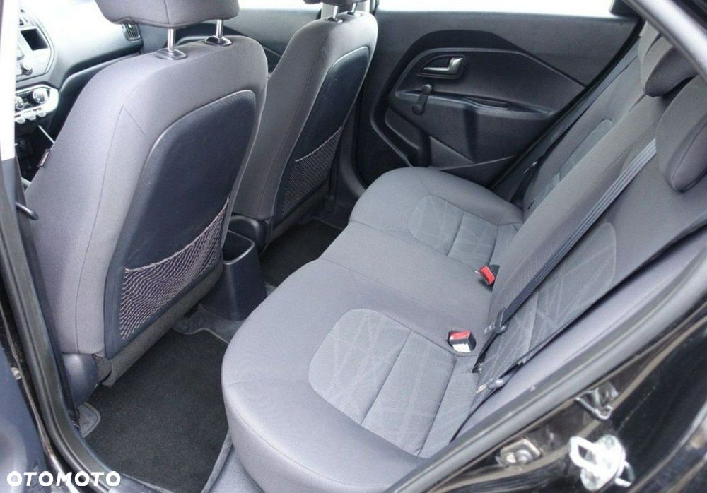 Kia Rio - 12