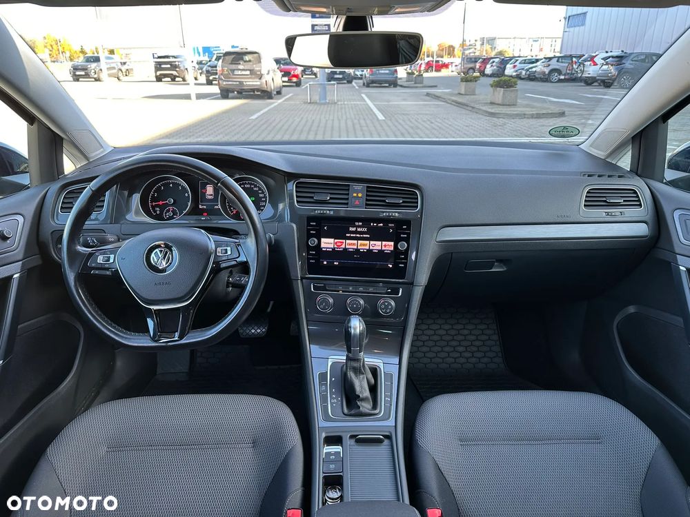 Volkswagen Golf - 11