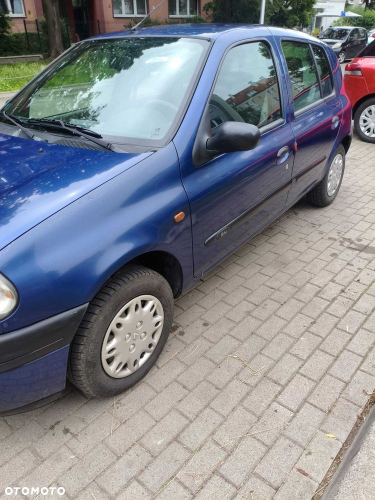 Renault Clio - 1