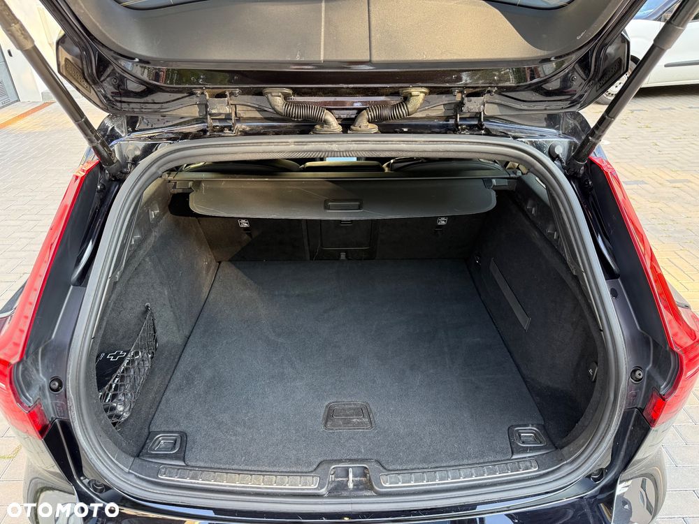Volvo V60 D4 R-Design - 32