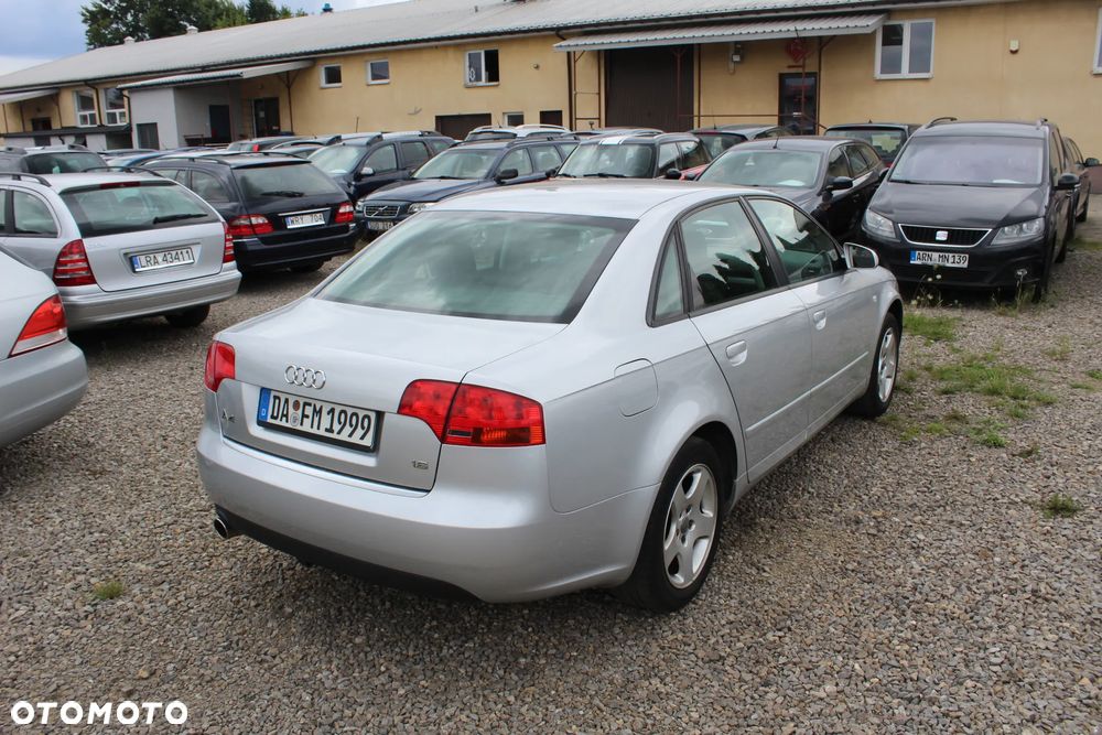 Audi A4 Limousine - 4