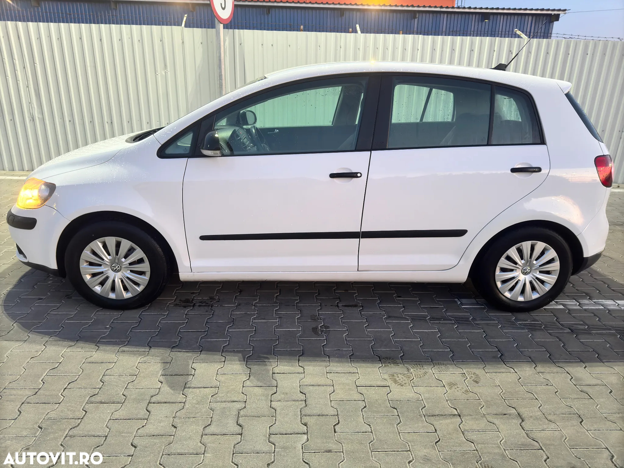 Volkswagen Golf Plus 1.9 TDI Comfortline - 3