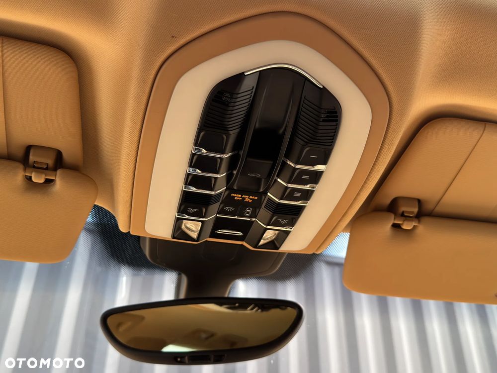 Porsche Cayenne Standard - 31