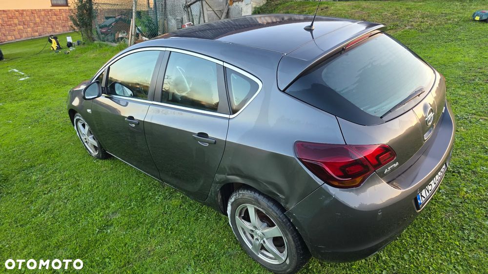 Opel Astra 1.7 CDTI Cosmo - 9