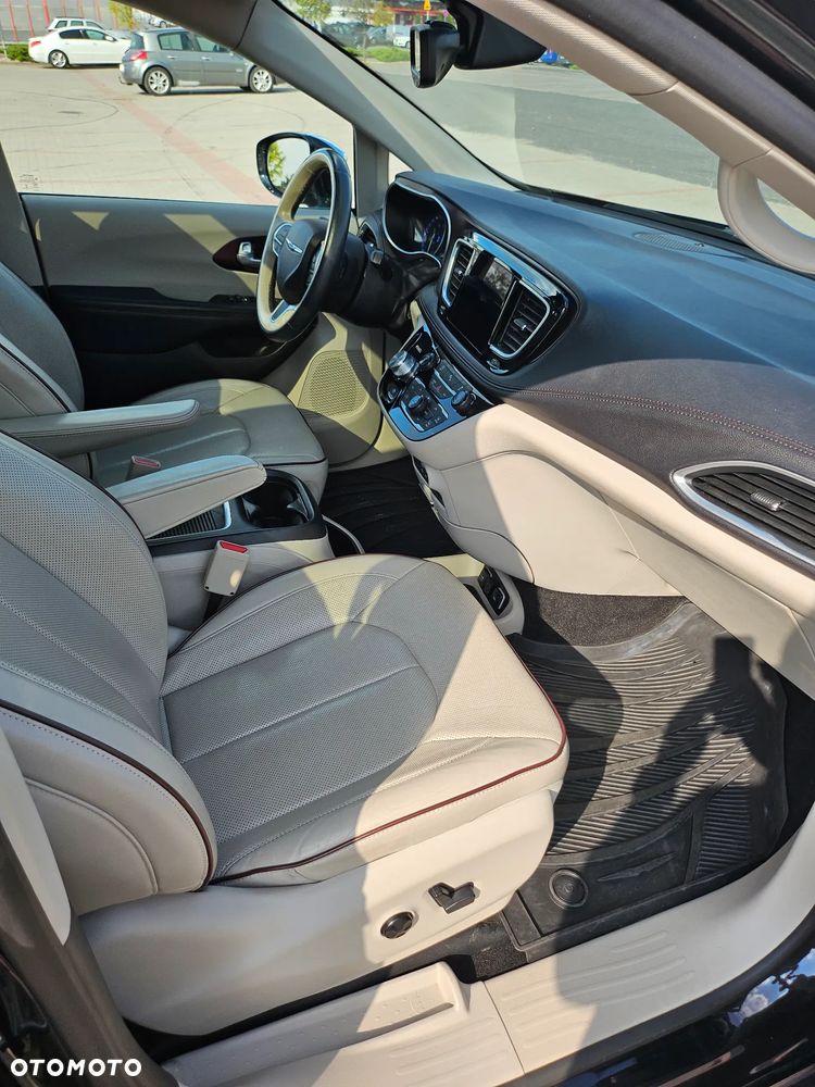 Chrysler Pacifica - 17