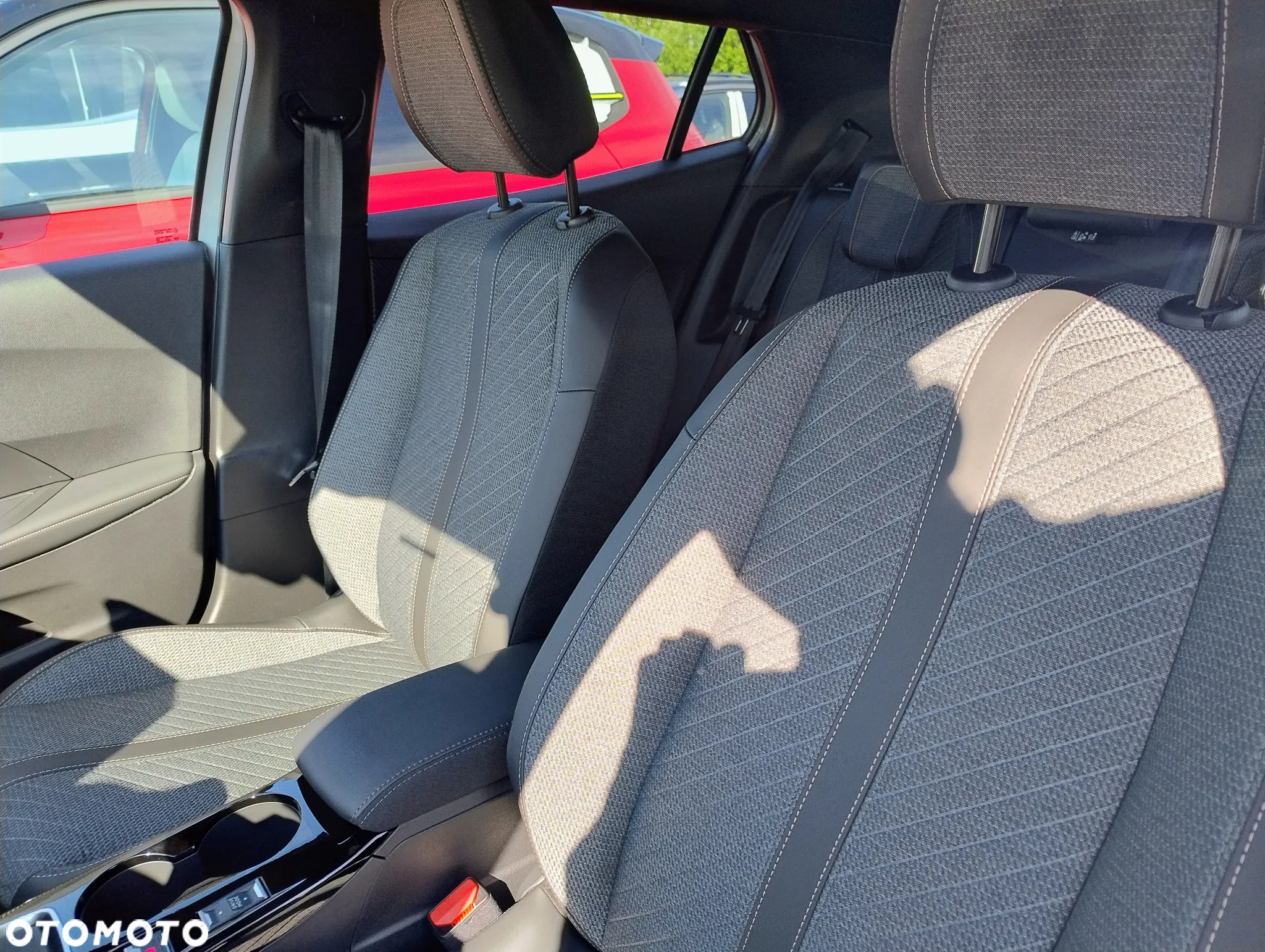 Peugeot 2008 PureTech 100 Allure S&S BVM6 - 39
