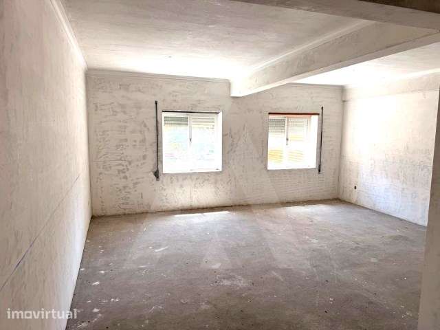 Espaço comercial com 578.91m2 e duas frentes em Esgueira - Grande imagem: 3/47
