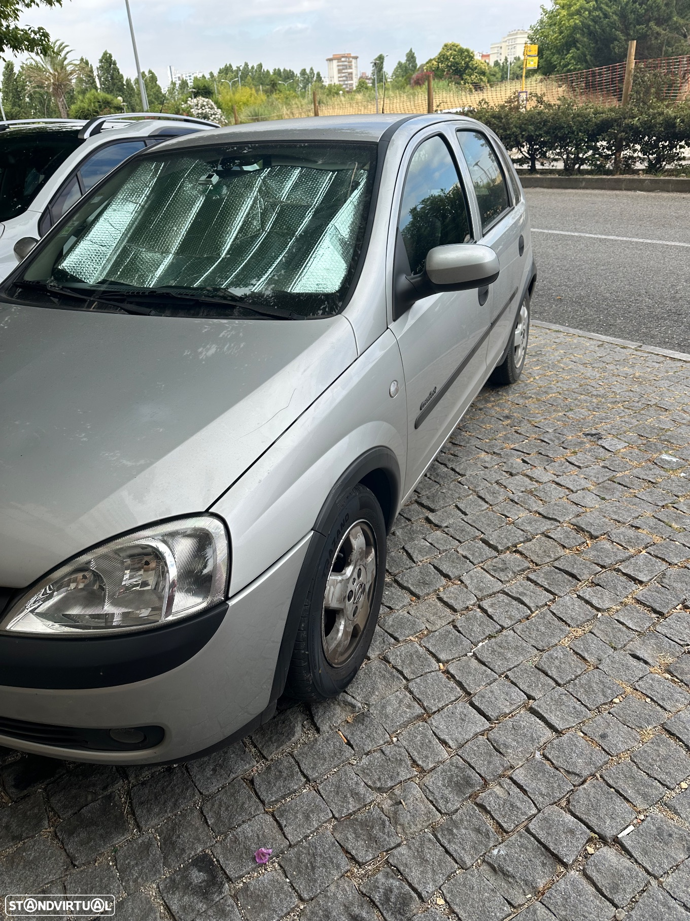 Opel Corsa 1.2 16V Confort - 2