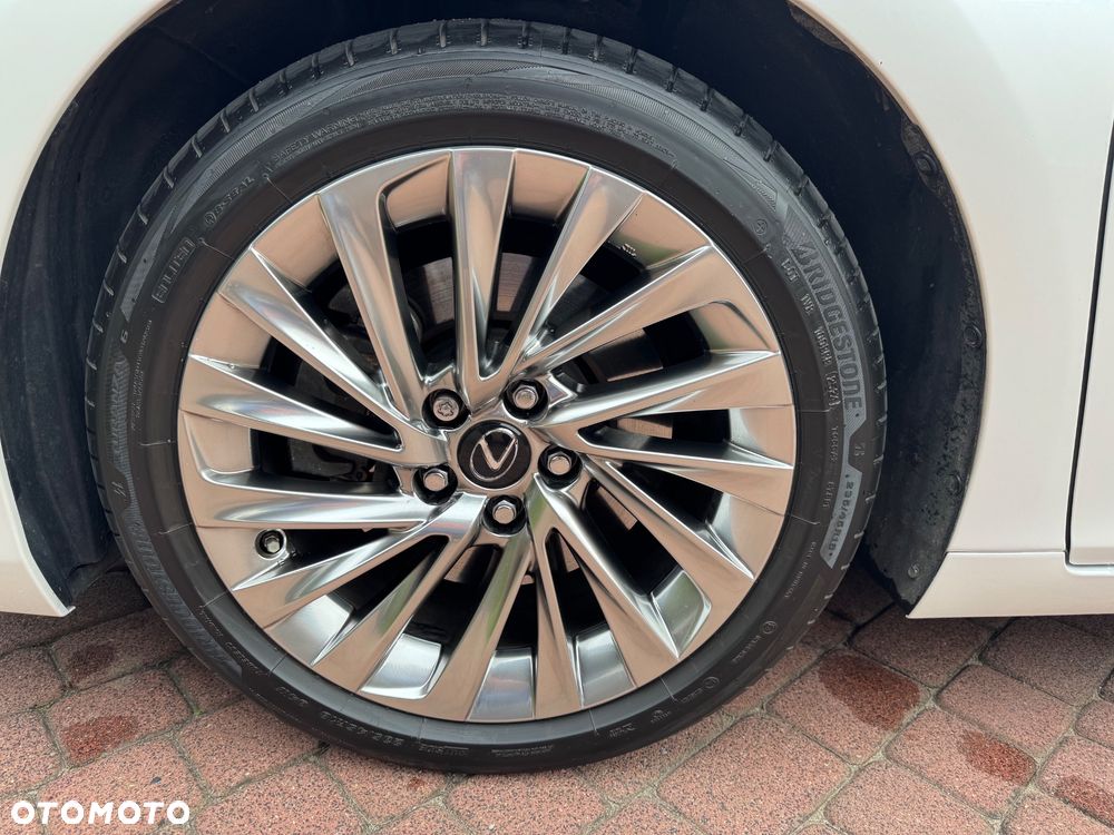 Lexus ES 300h Business Edition + - 13
