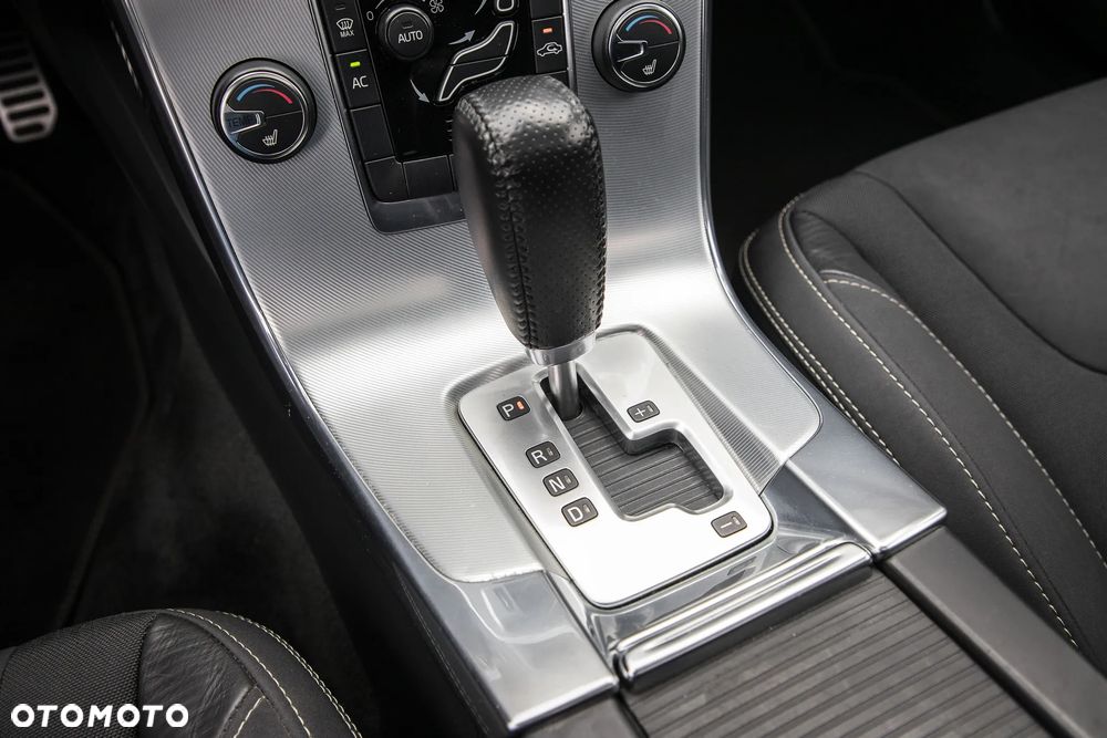 Volvo V60 T6 AWD Geartronic RDesign - 22