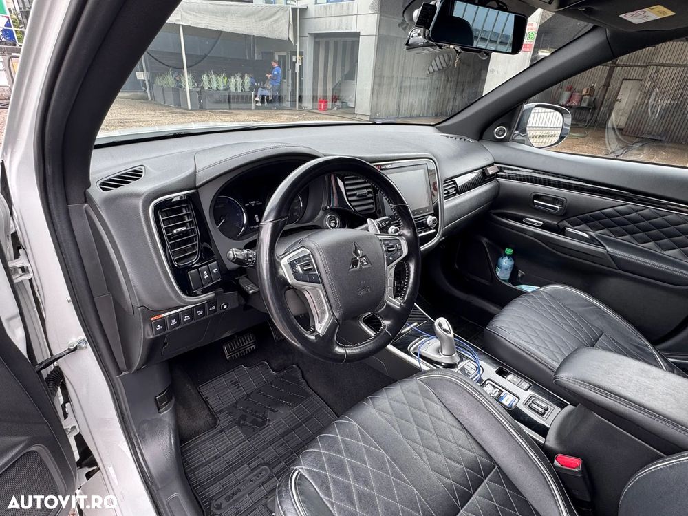 Mitsubishi Outlander PHEV 2.4 L 4X4 Instyle - 6