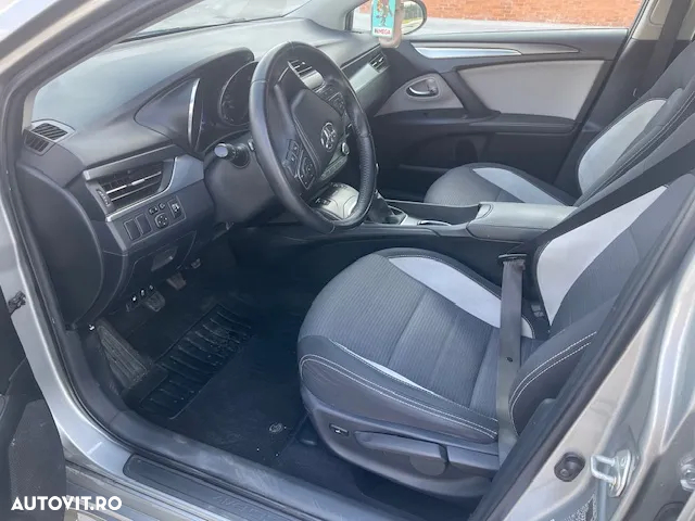 Toyota Avensis 1.8 Executive - 28