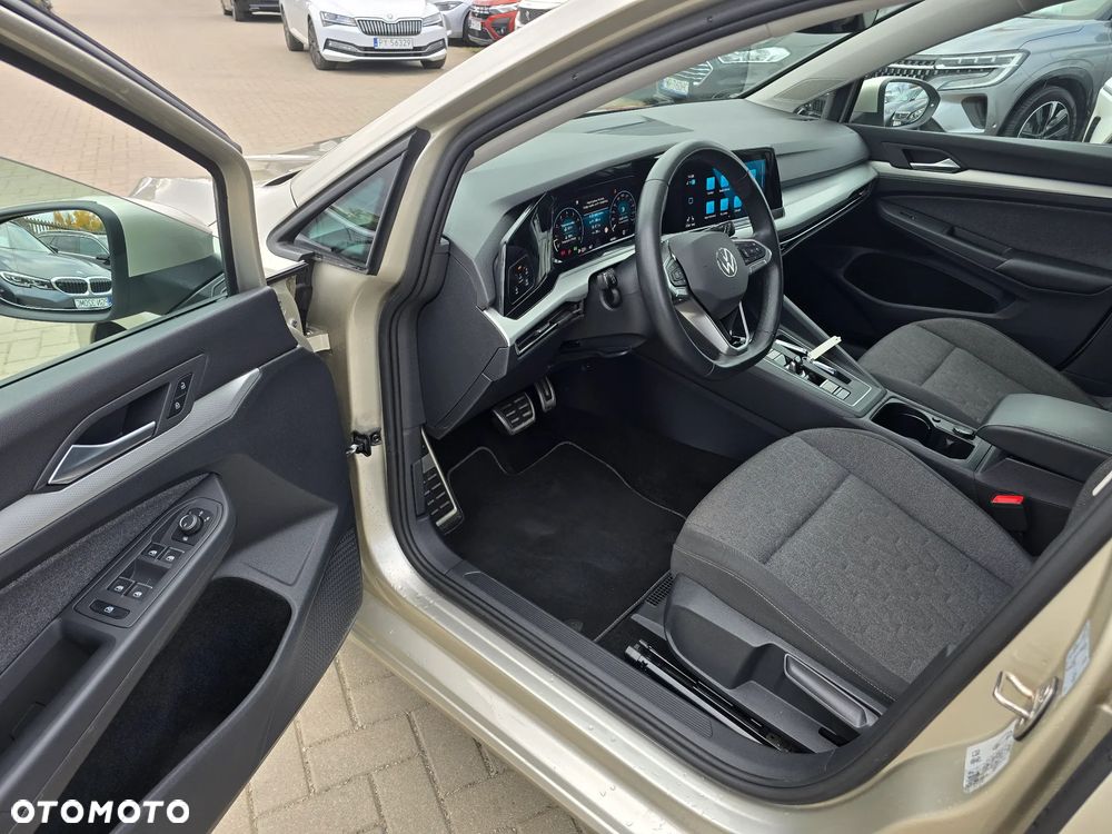 Volkswagen Golf - 8