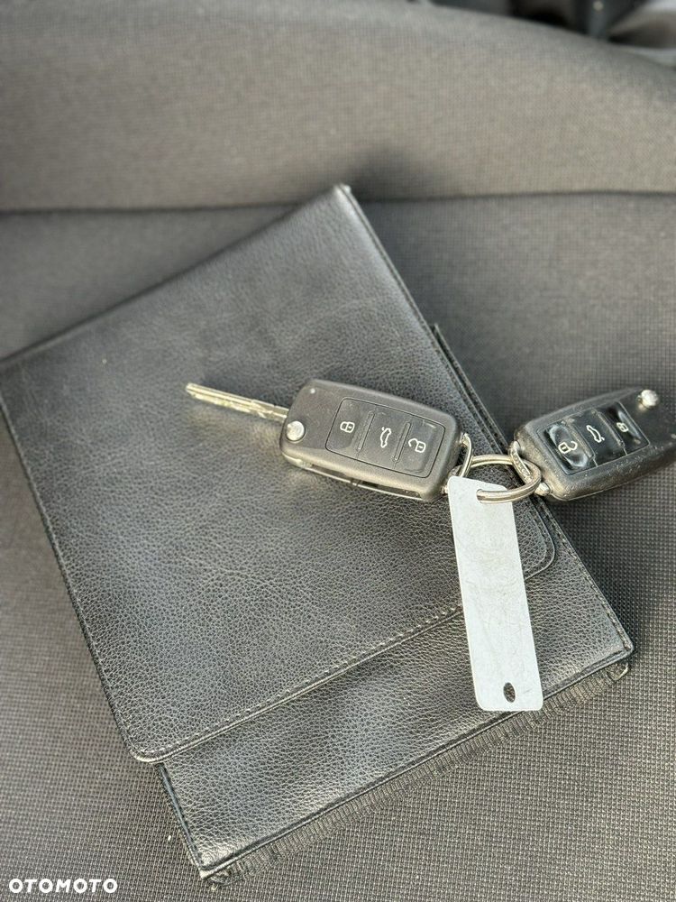 Volkswagen up! 1.0 White Style - 25