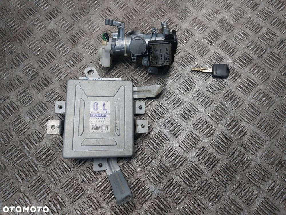 ZESTAW STARTOWY SUZUKI IGNIS I 1.3 16V 33920-80GE 33970-80G0 - 1