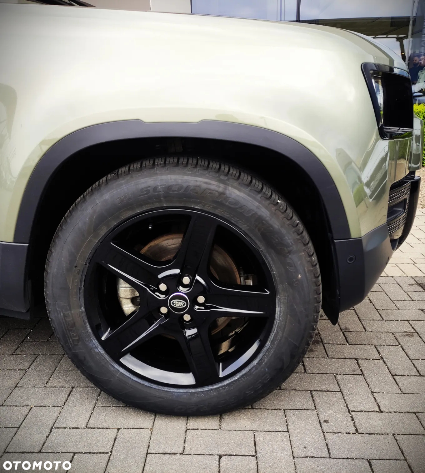 Land Rover Defender - 22