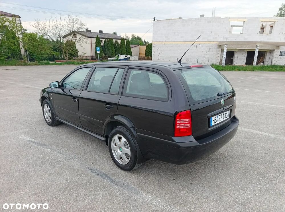 Skoda Octavia 1.6 Combi Ambiente - 3