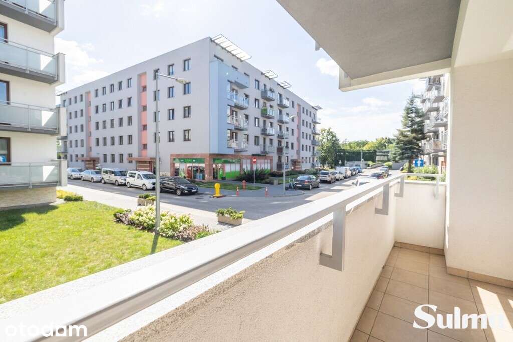 Przestronne mieszkanie z garderobą i balkonem