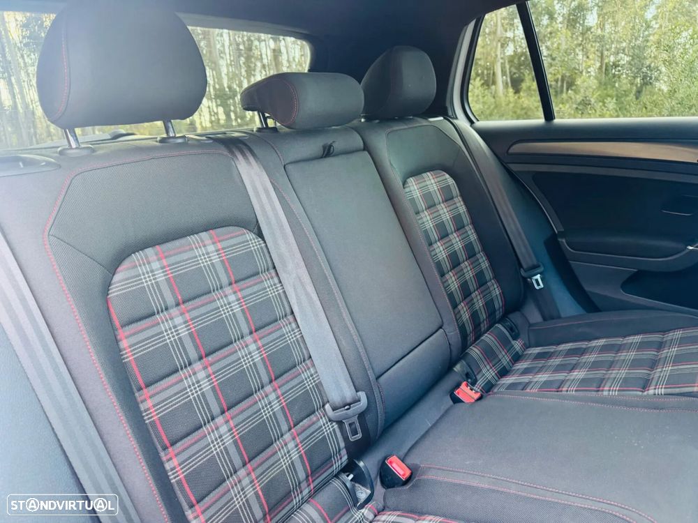 VW Golf 2.0 TSi GTi DSG Performance - 44