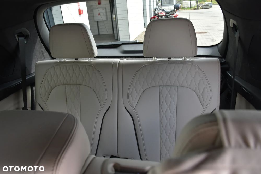 BMW X7 M60i xDrive mHEV sport - 34